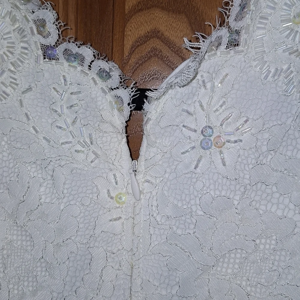 A Tadashi sleeveless Midi wedding/bridal dress in a size 8. EUC - Picture 4 of 7